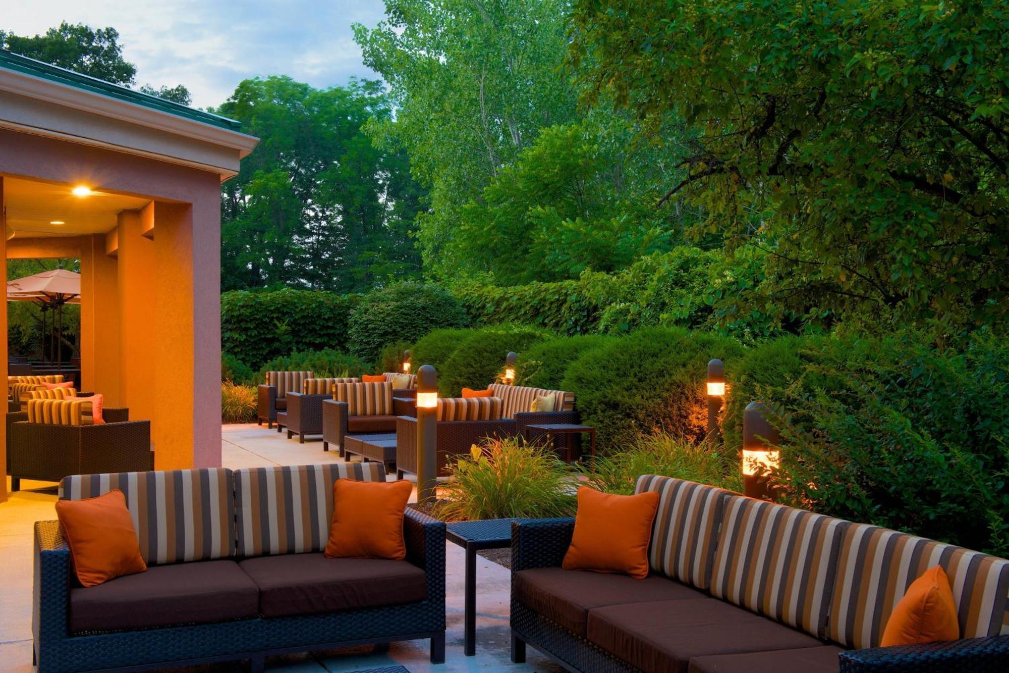 Country Inn & Suites By Radisson, Columbus-Edinburgh Eksteriør billede