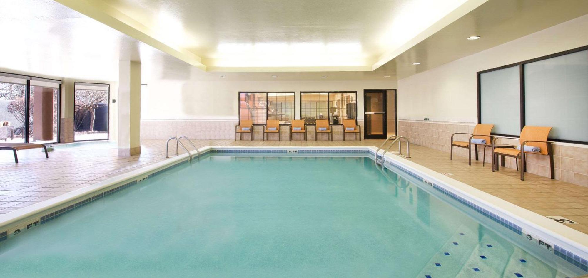 Country Inn & Suites By Radisson, Columbus-Edinburgh Eksteriør billede