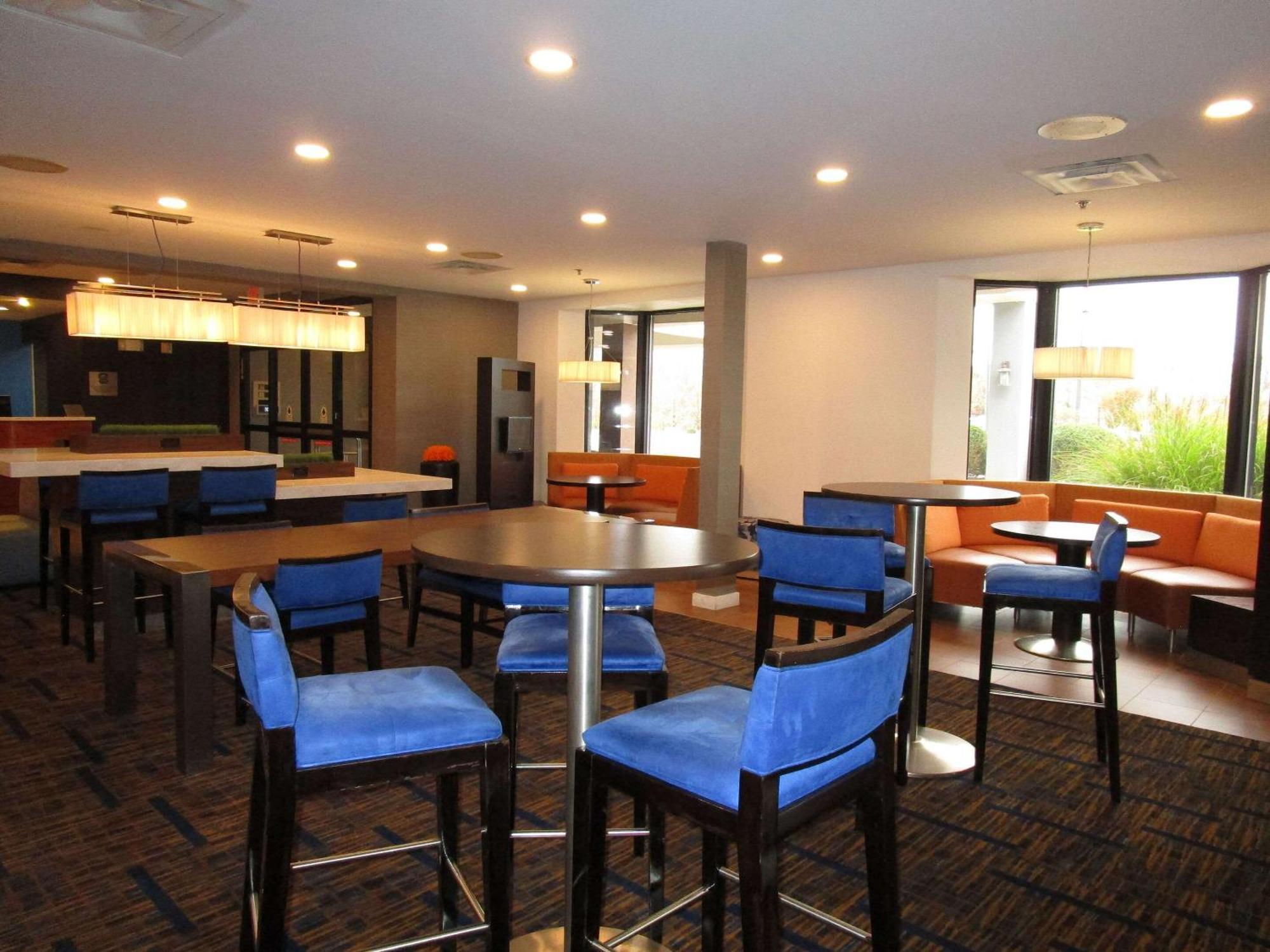Country Inn & Suites By Radisson, Columbus-Edinburgh Eksteriør billede