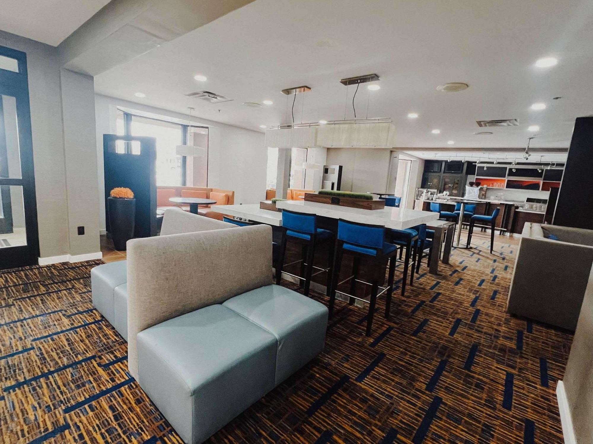 Country Inn & Suites By Radisson, Columbus-Edinburgh Eksteriør billede