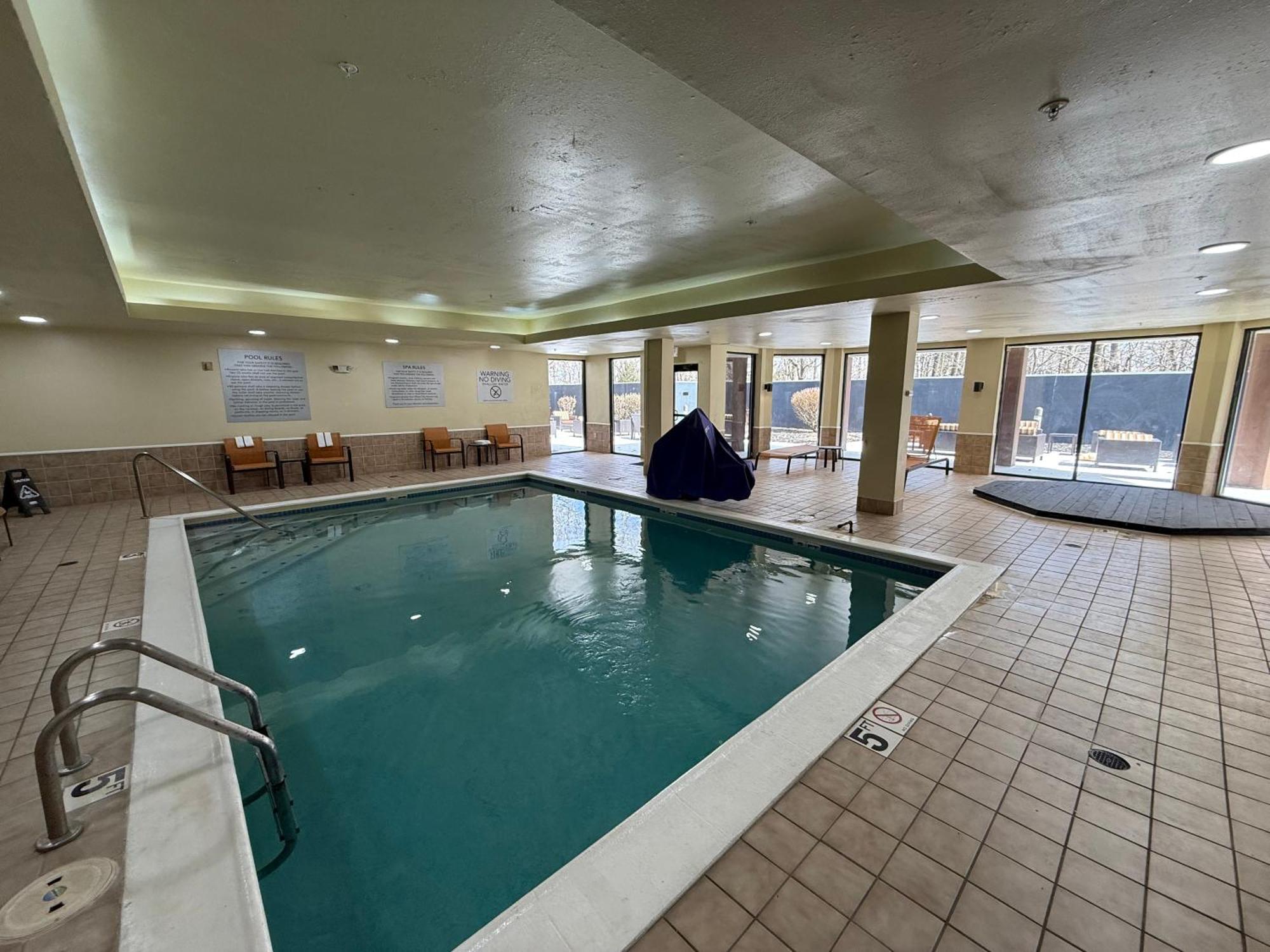 Country Inn & Suites By Radisson, Columbus-Edinburgh Eksteriør billede