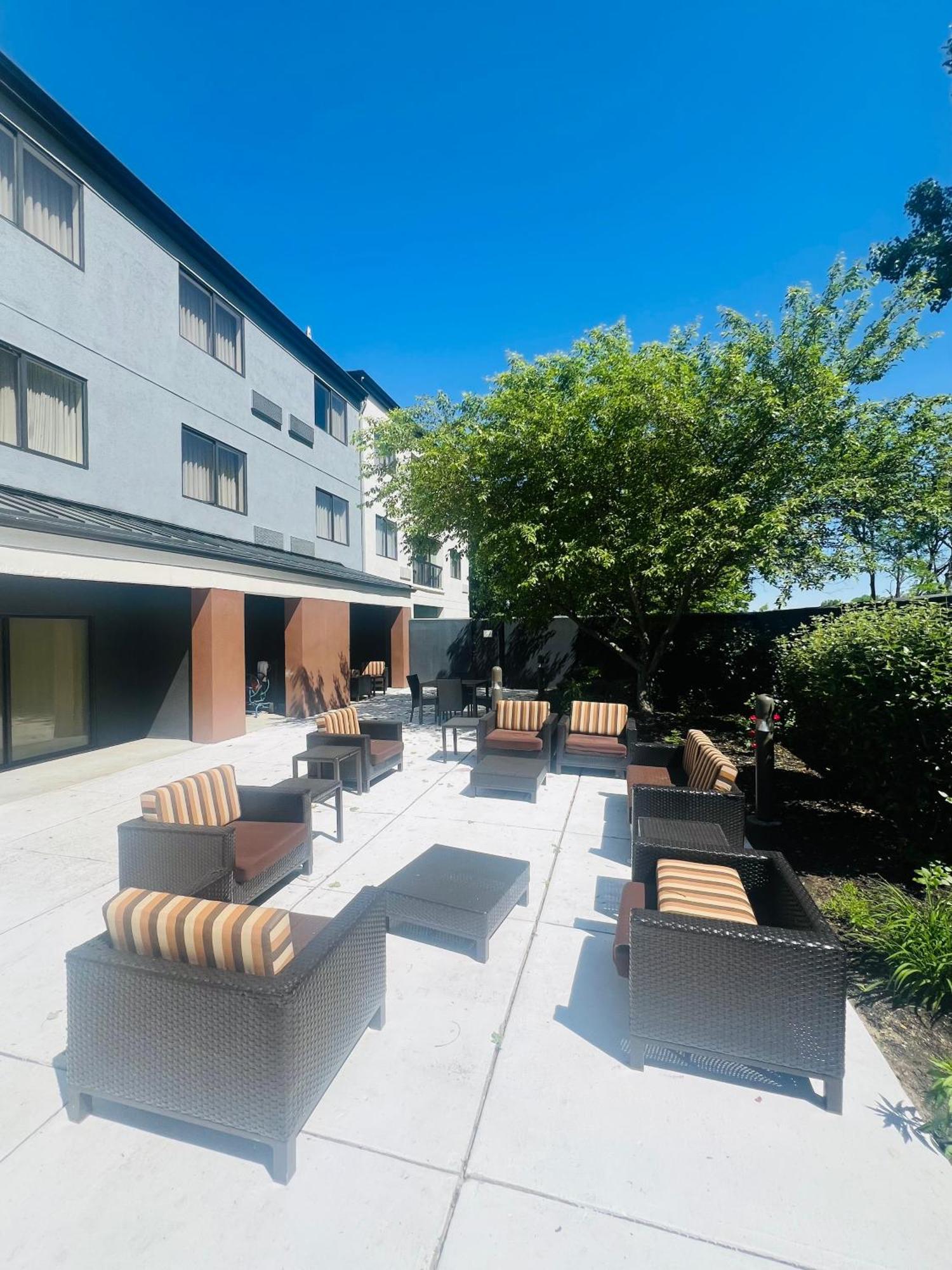 Country Inn & Suites By Radisson, Columbus-Edinburgh Eksteriør billede