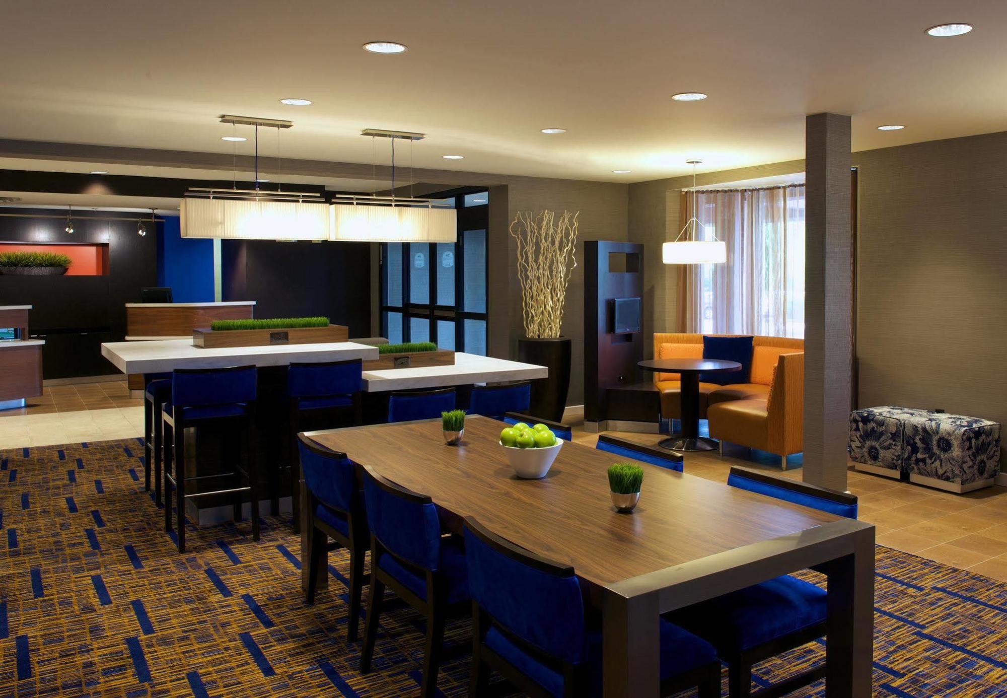 Country Inn & Suites By Radisson, Columbus-Edinburgh Eksteriør billede